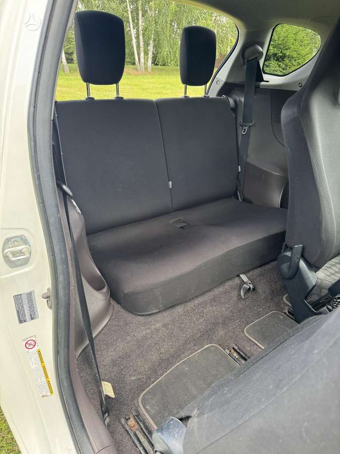 Toyota iQ - 9