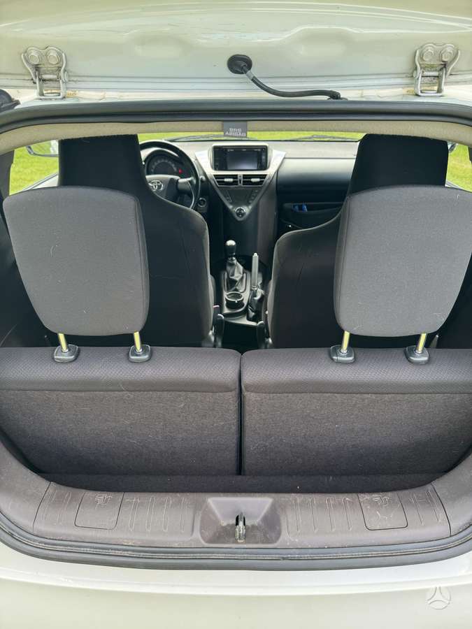 Toyota iQ - 11