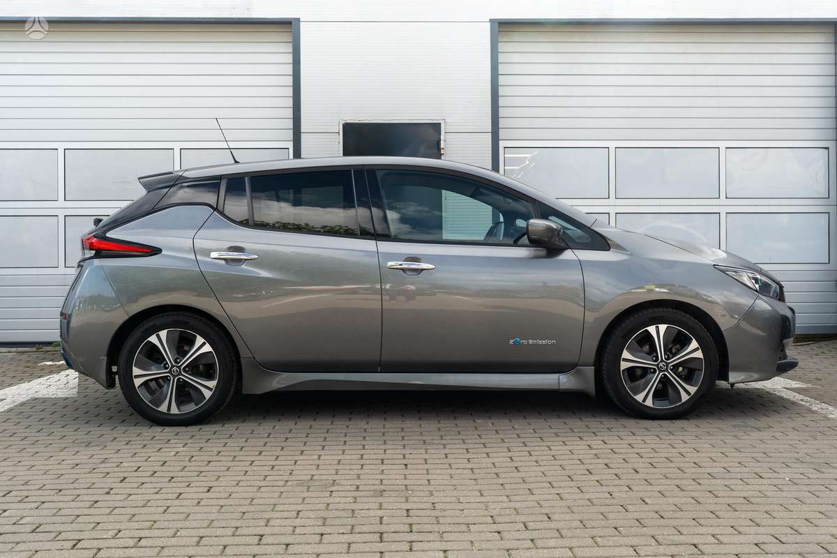 Nissan Leaf, 40 kWh, hatchback