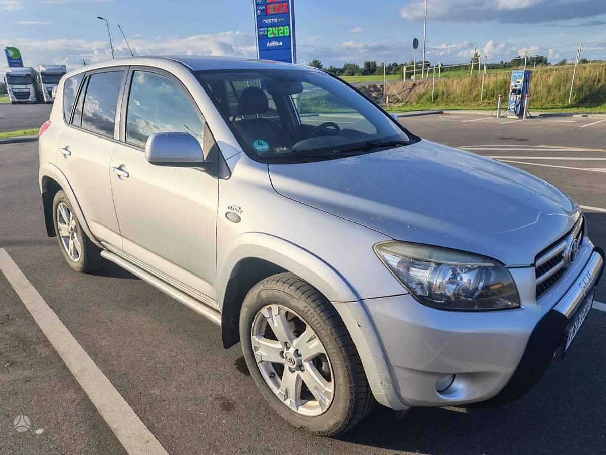 Toyota RAV4 - 1