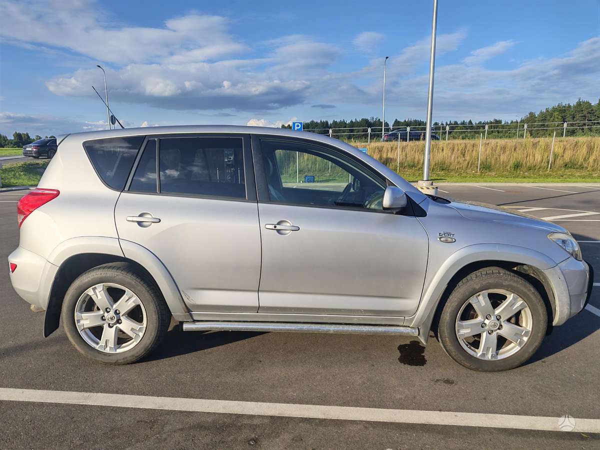 Toyota RAV4 - 4