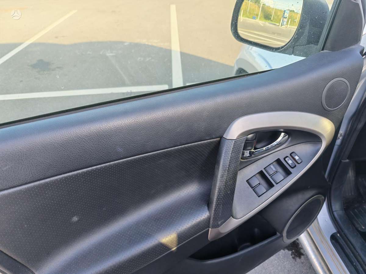 Toyota RAV4 - 6