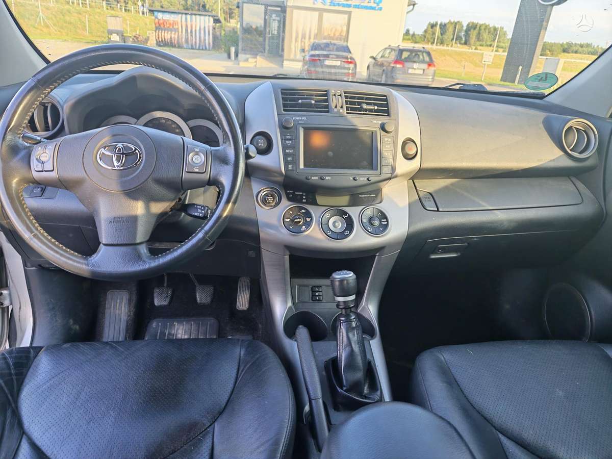 Toyota RAV4 - 7