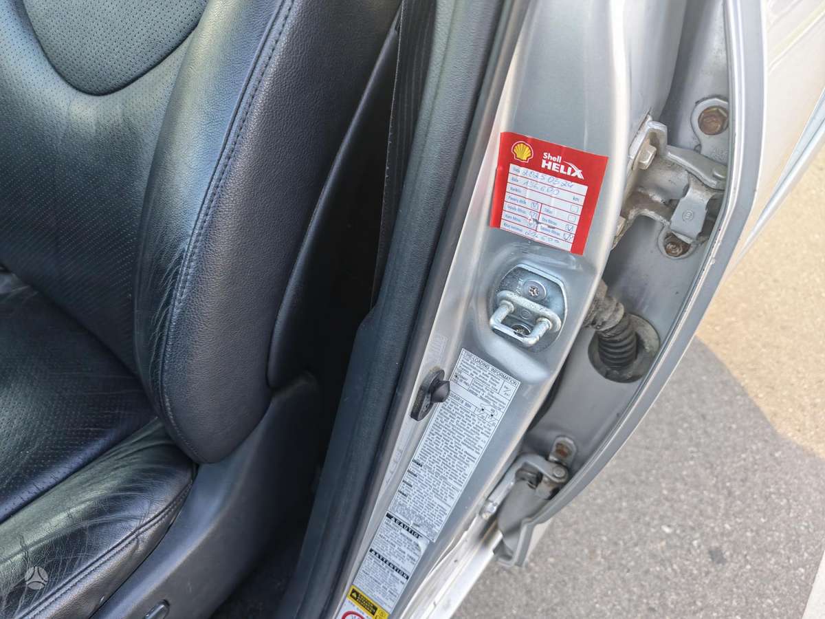 Toyota RAV4 - 8