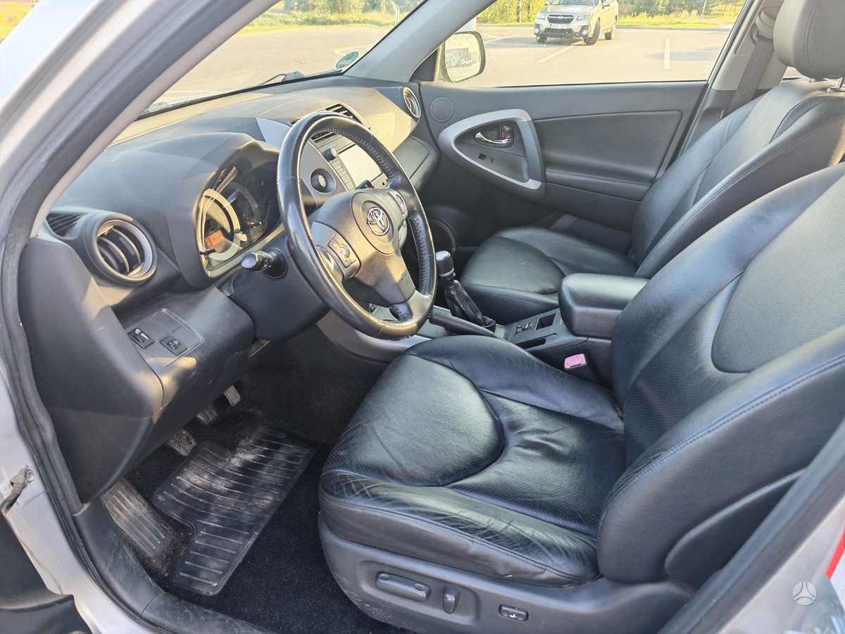 Toyota RAV4 - 10