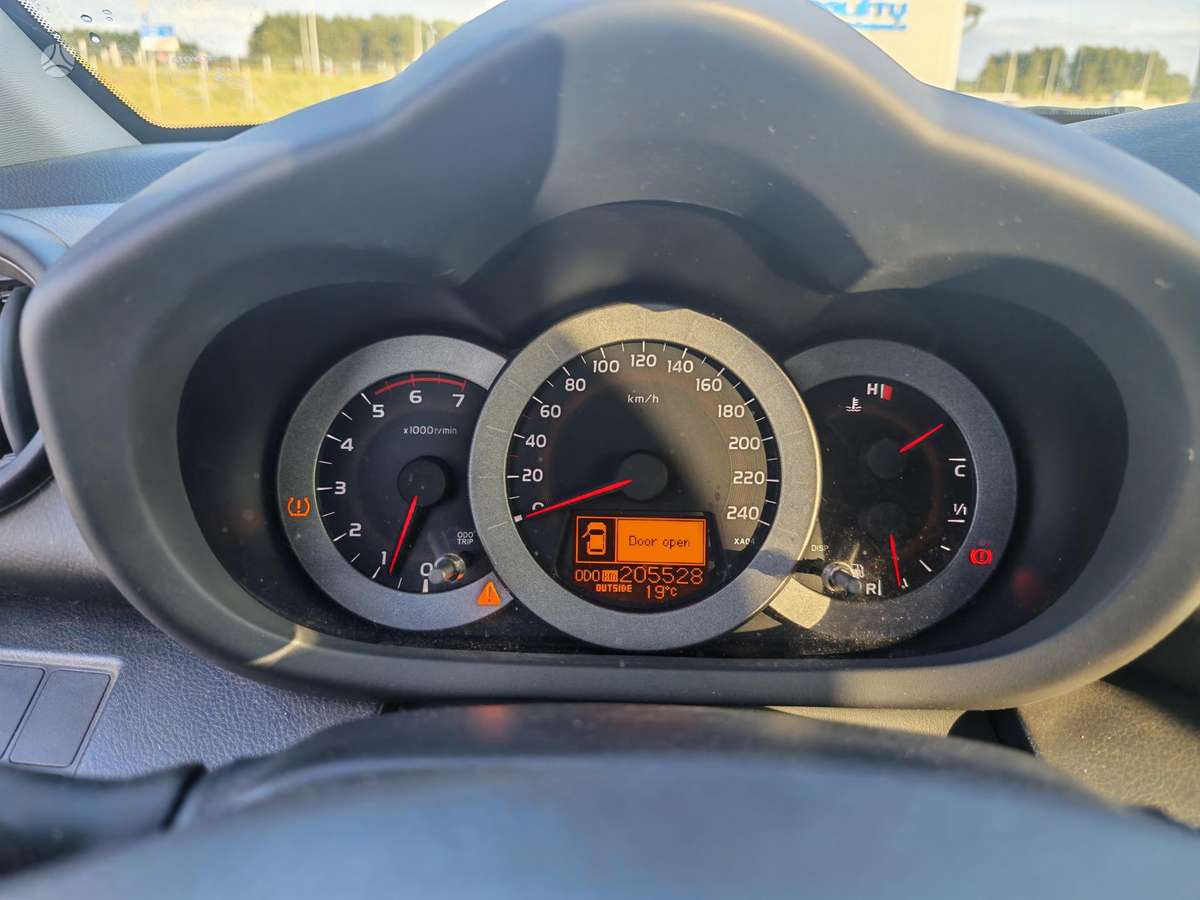Toyota RAV4 - 11