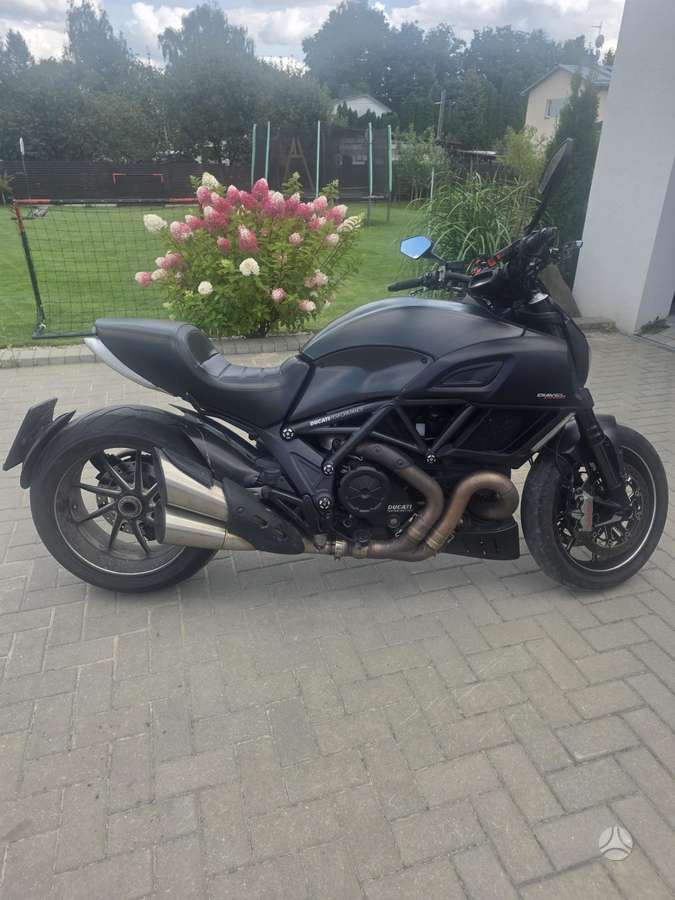 Ducati Diavel 1200cc, street / classic