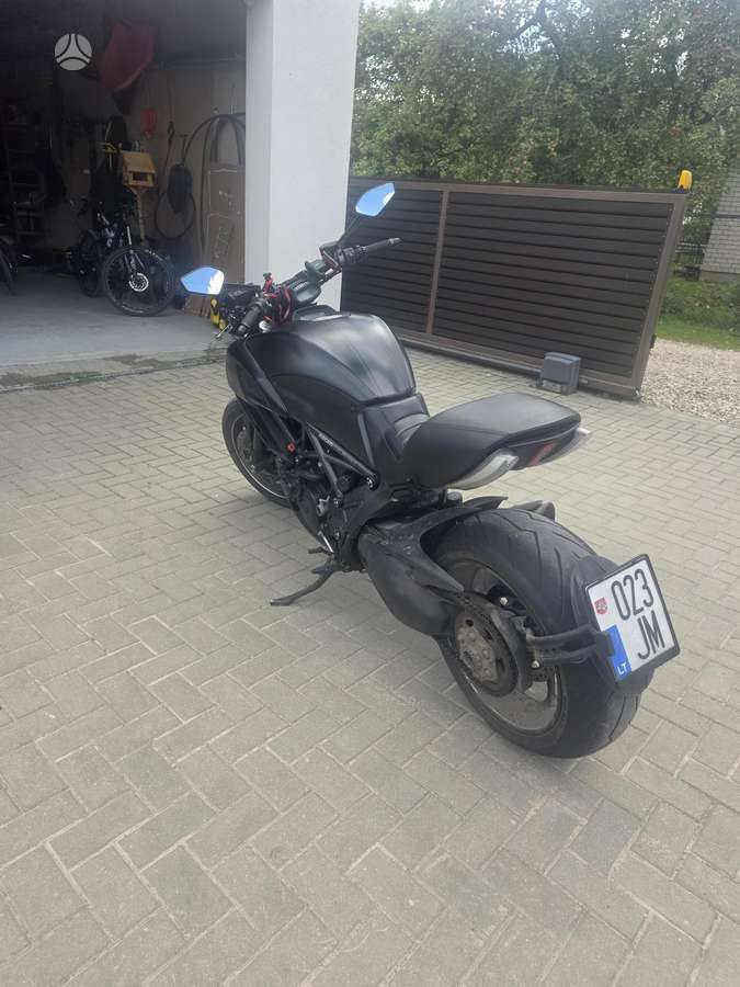 Ducati Diavel 1200cc, street / classic