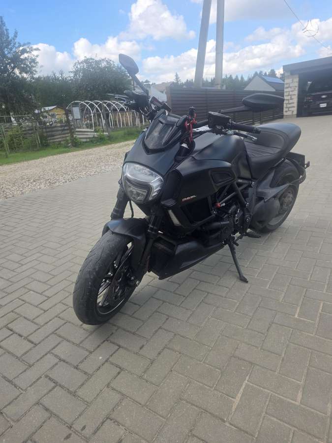 Ducati Diavel 1200cc, street / classic