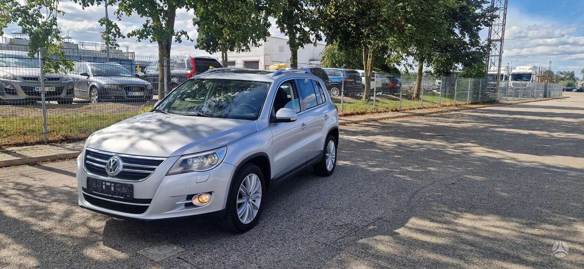 Volkswagen Tiguan - 1