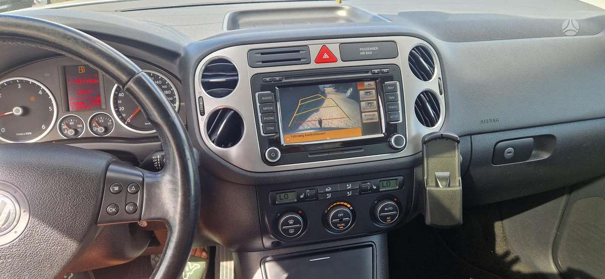 Volkswagen Tiguan - 10