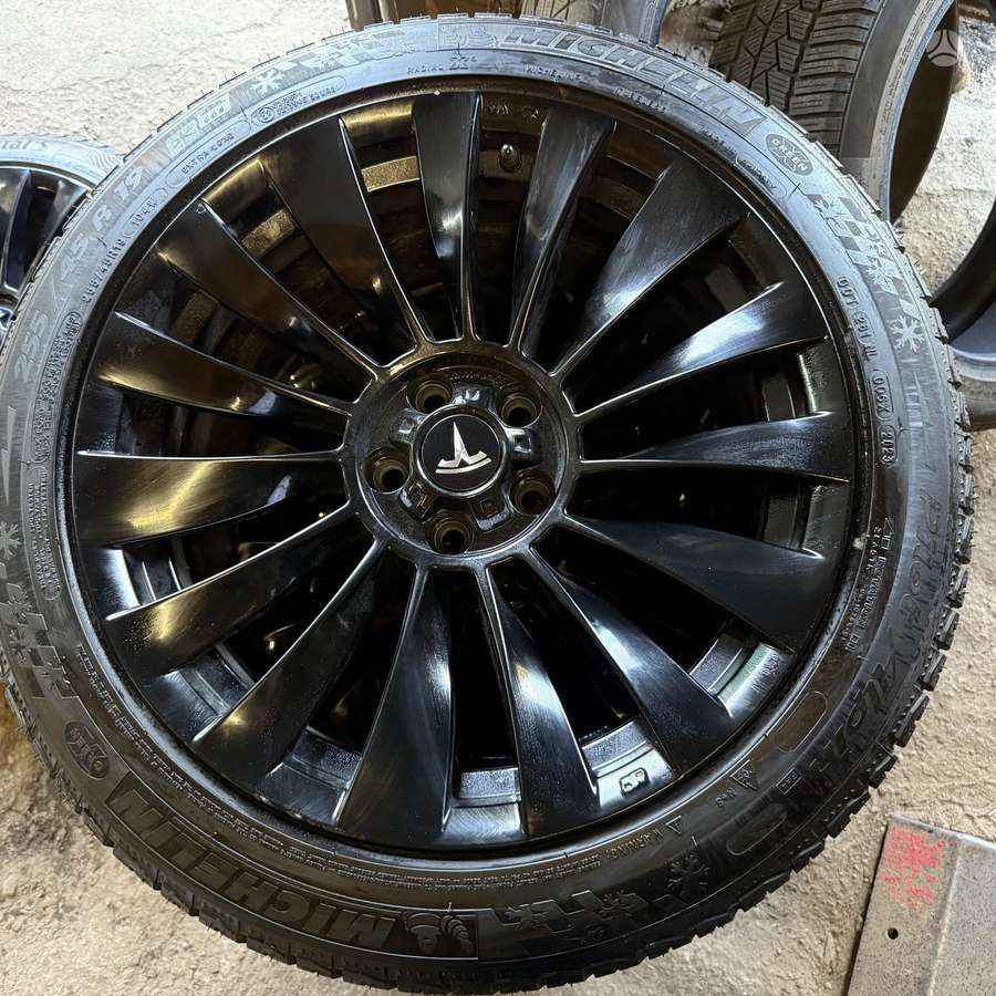 TESLA Model Y, lengvojo lydinio, R19