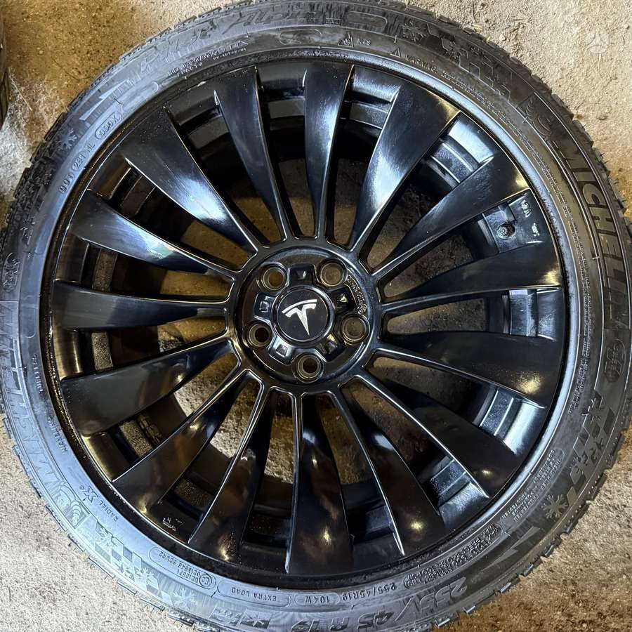TESLA Model Y, lengvojo lydinio, R19