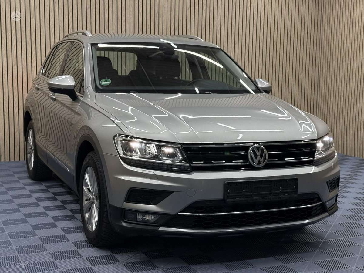 Volkswagen Tiguan - 1