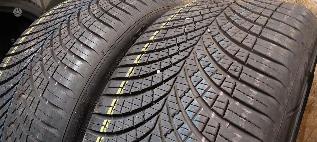 Goodyear Vector4Seasons, winter 235/40 R20