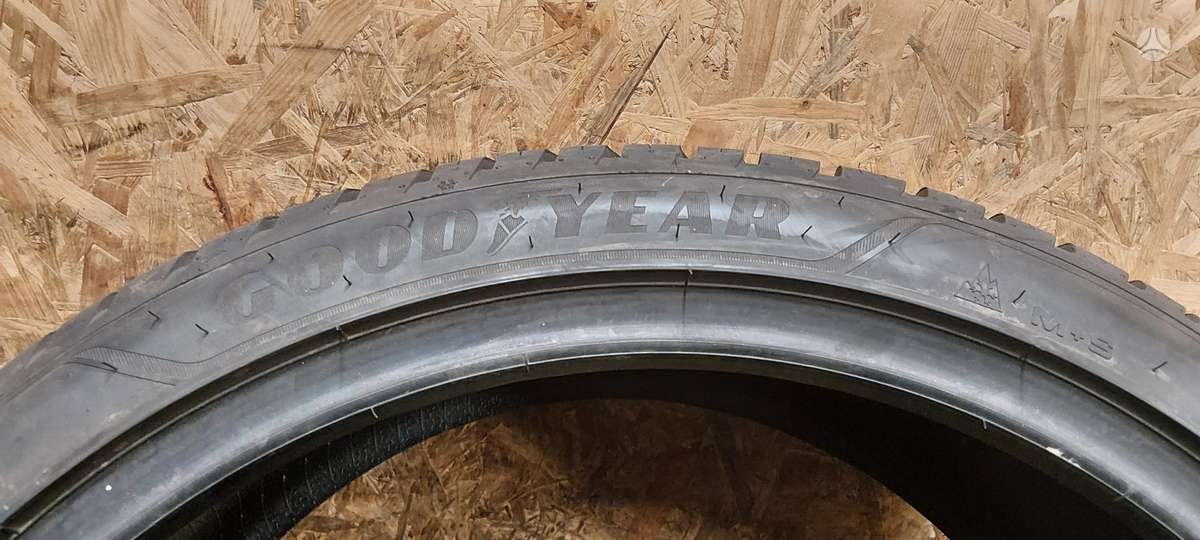 Goodyear Vector4Seasons, зимние 235/40 R20