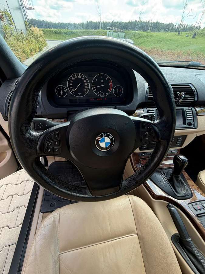 BMW X5, off-road / crossover