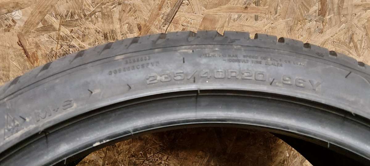 Goodyear Vector4Seasons, winter 235/40 R20