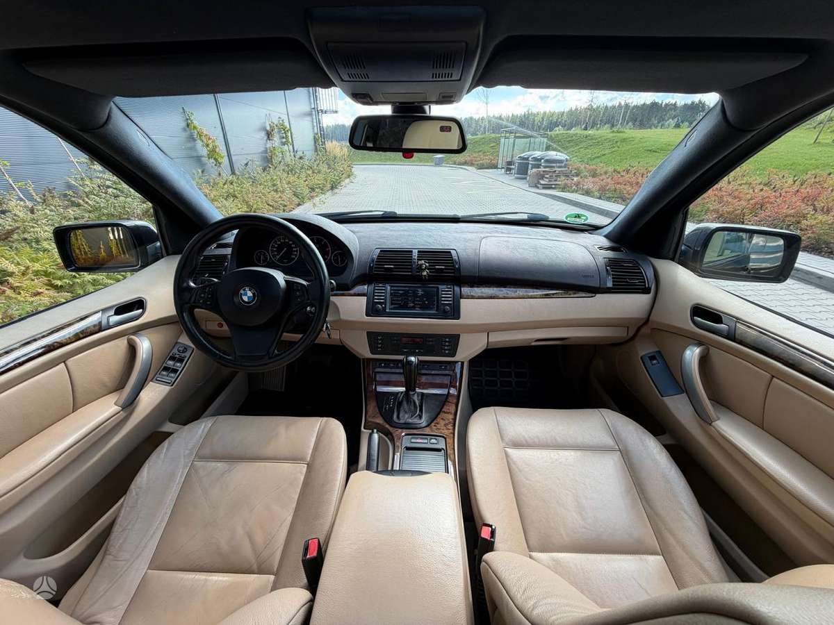 BMW X5, off-road / crossover