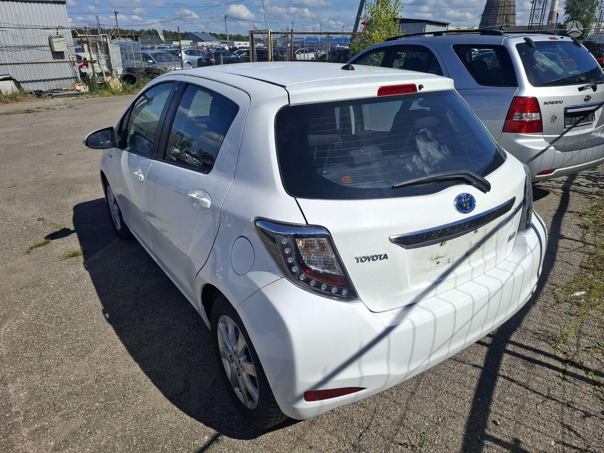 Toyota Yaris - 4