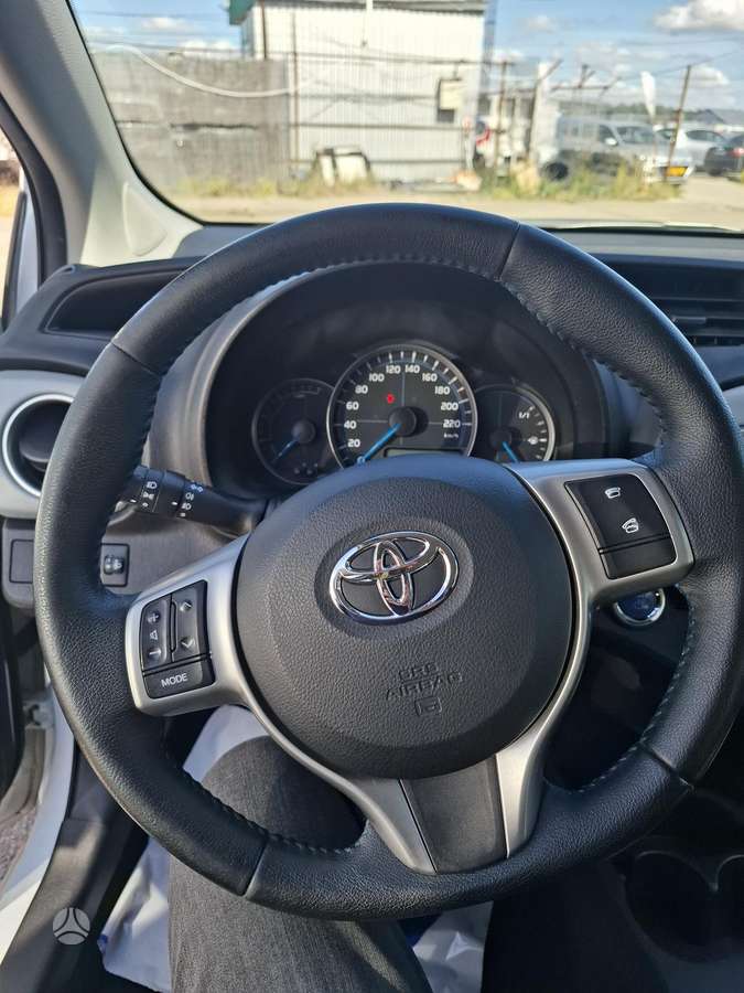 Toyota Yaris - 7