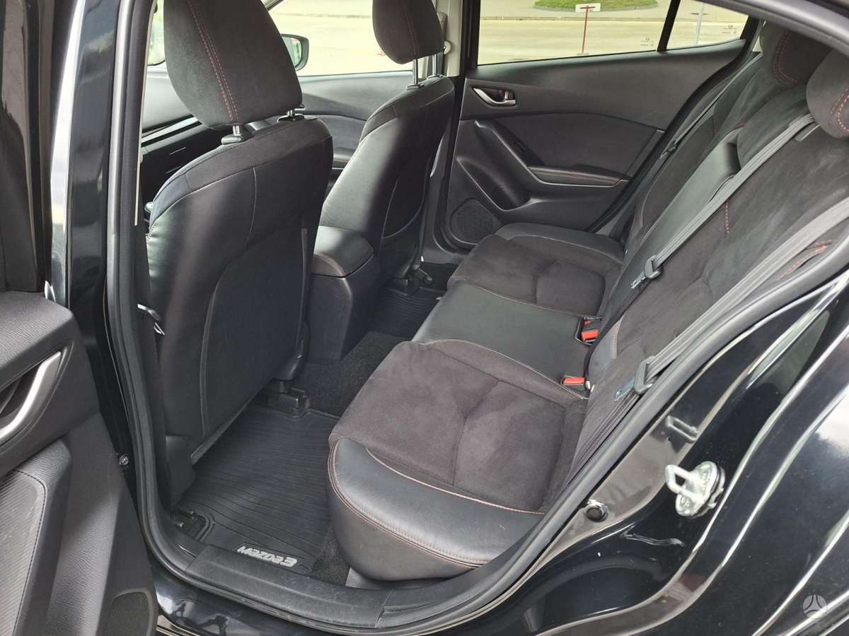 Mazda 3, 1.5 l., hatchback