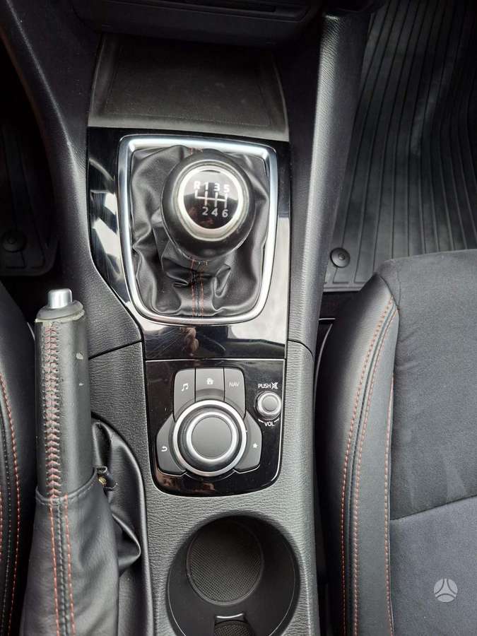 Mazda 3, 1.5 l., hatchback