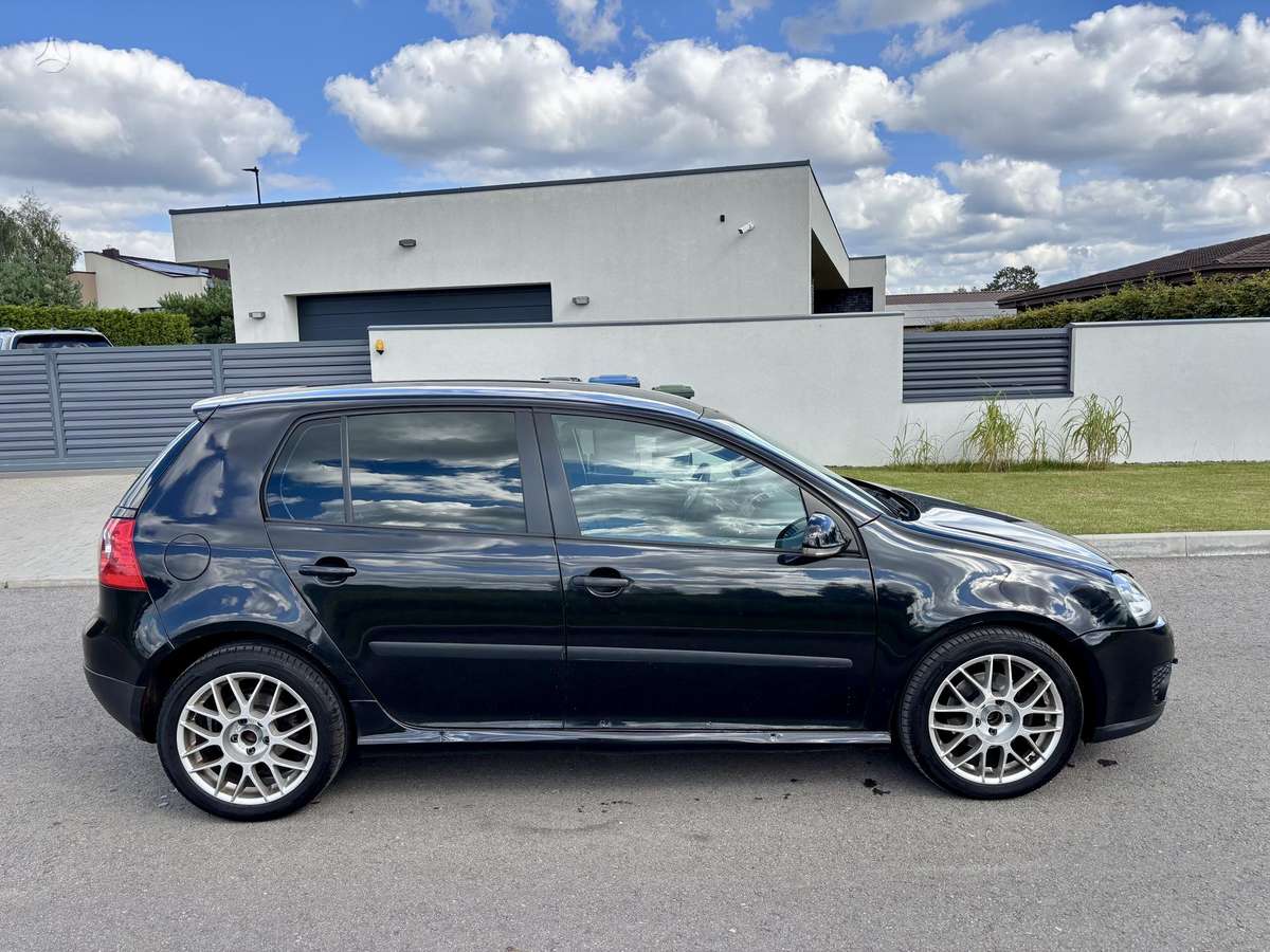 Volkswagen Golf - 2