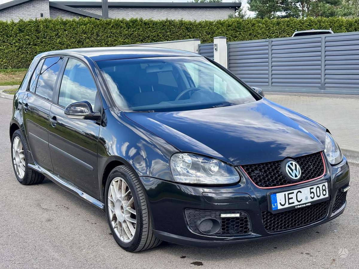 Volkswagen Golf - 1