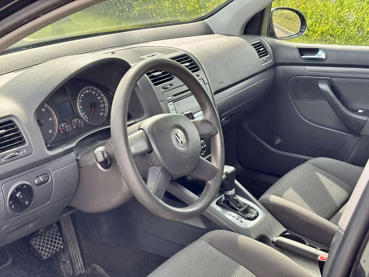 Volkswagen Golf - 8