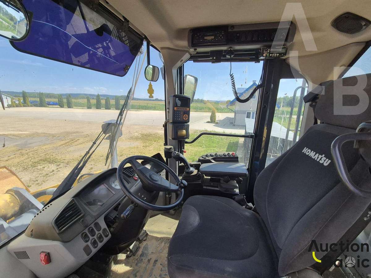 Komatsu WA470-7, frontal loader