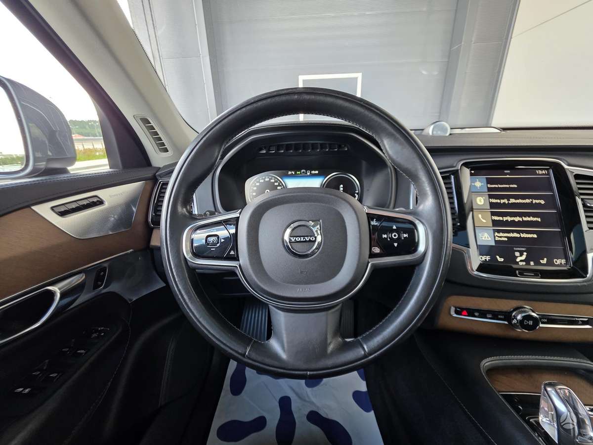 Volvo XC90 - 11