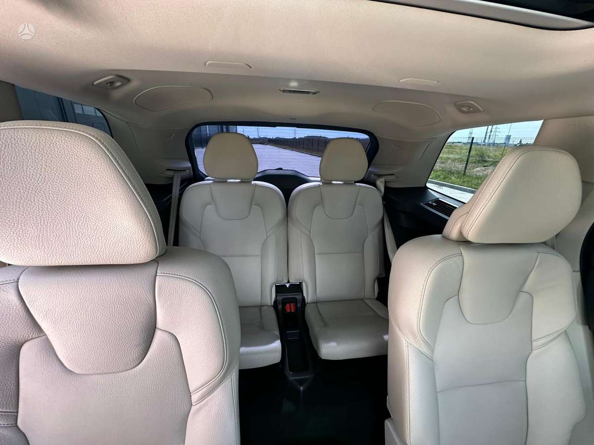 Volvo XC90 - 11