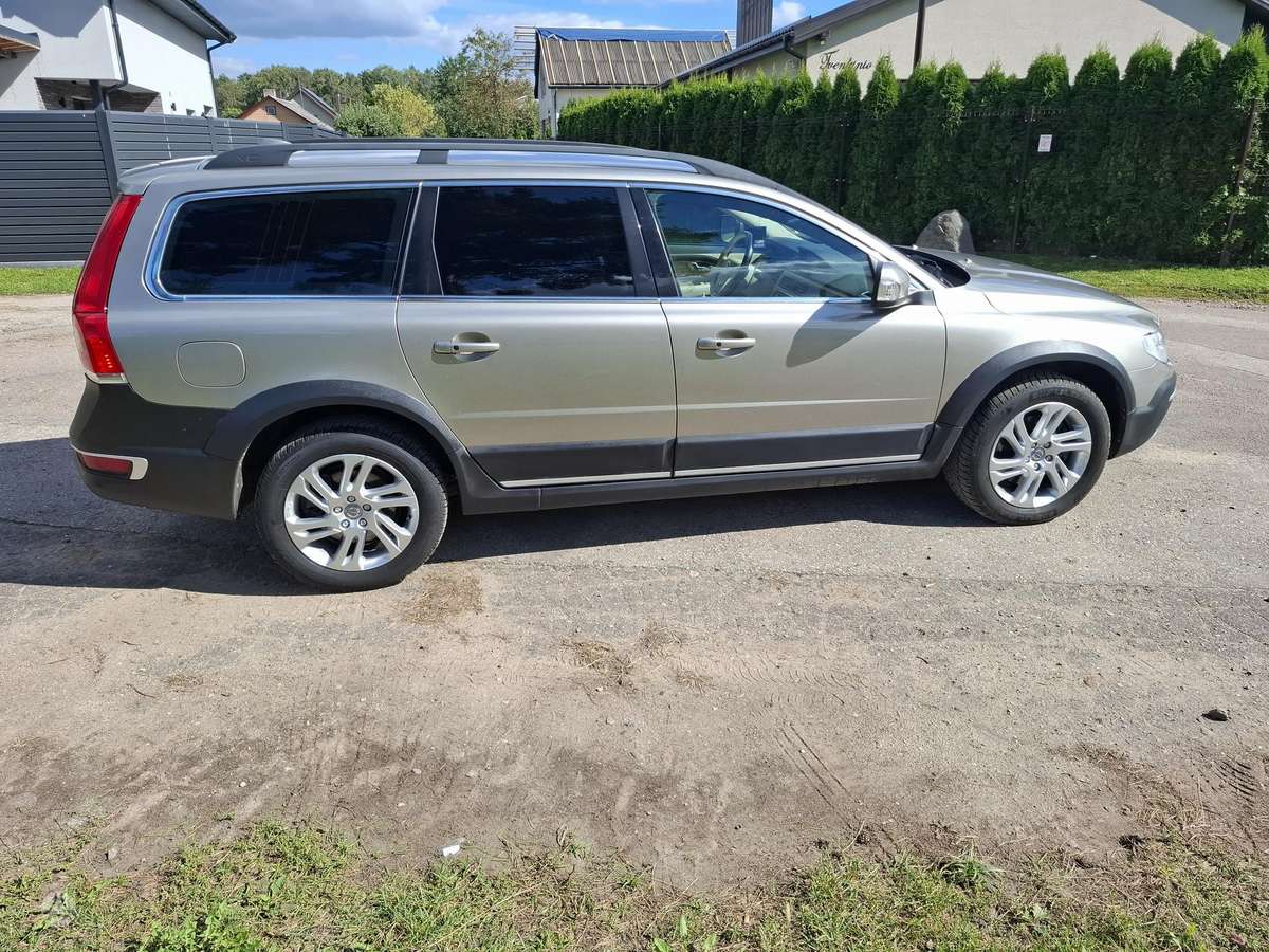 Volvo XC70 - 8