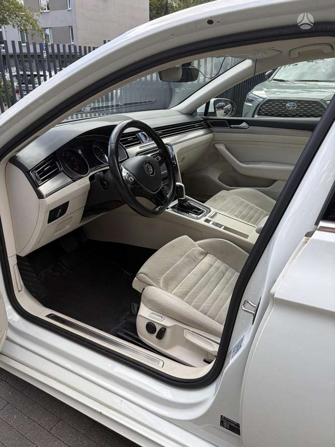Volkswagen Passat - 10