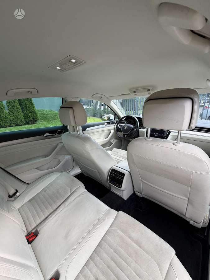 Volkswagen Passat - 12