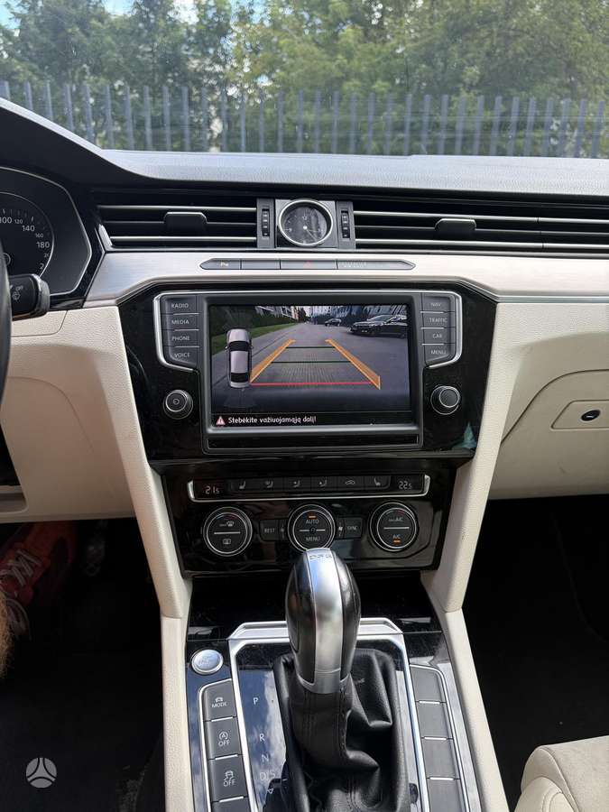 Volkswagen Passat - 9