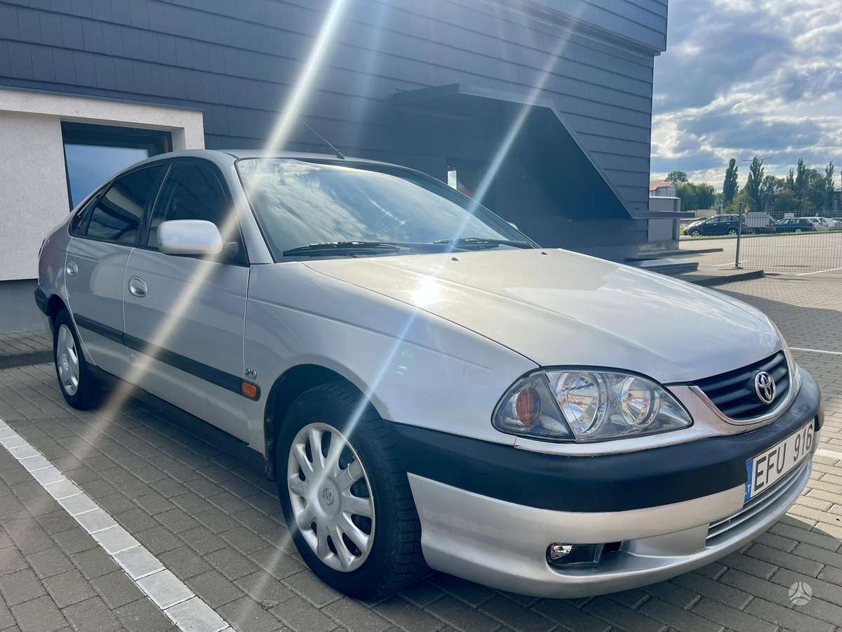 Toyota Avensis, 2.0 l., hatchback