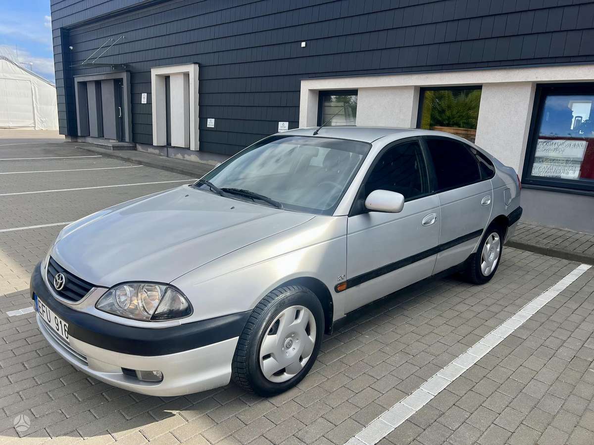 Toyota Avensis, 2.0 l., hatchback