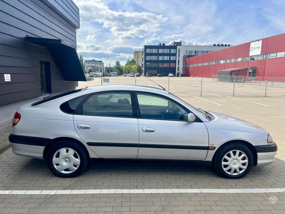 Toyota Avensis, 2.0 l., hatchback