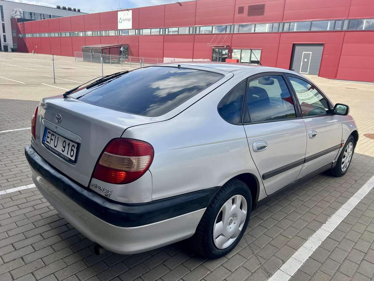 Toyota Avensis, 2.0 l., hatchback