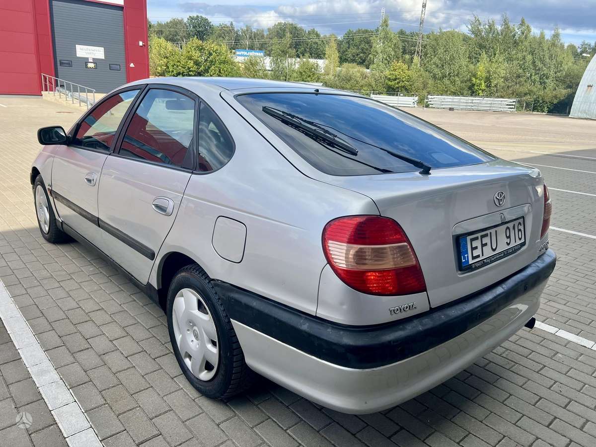 Toyota Avensis, 2.0 l., hatchback