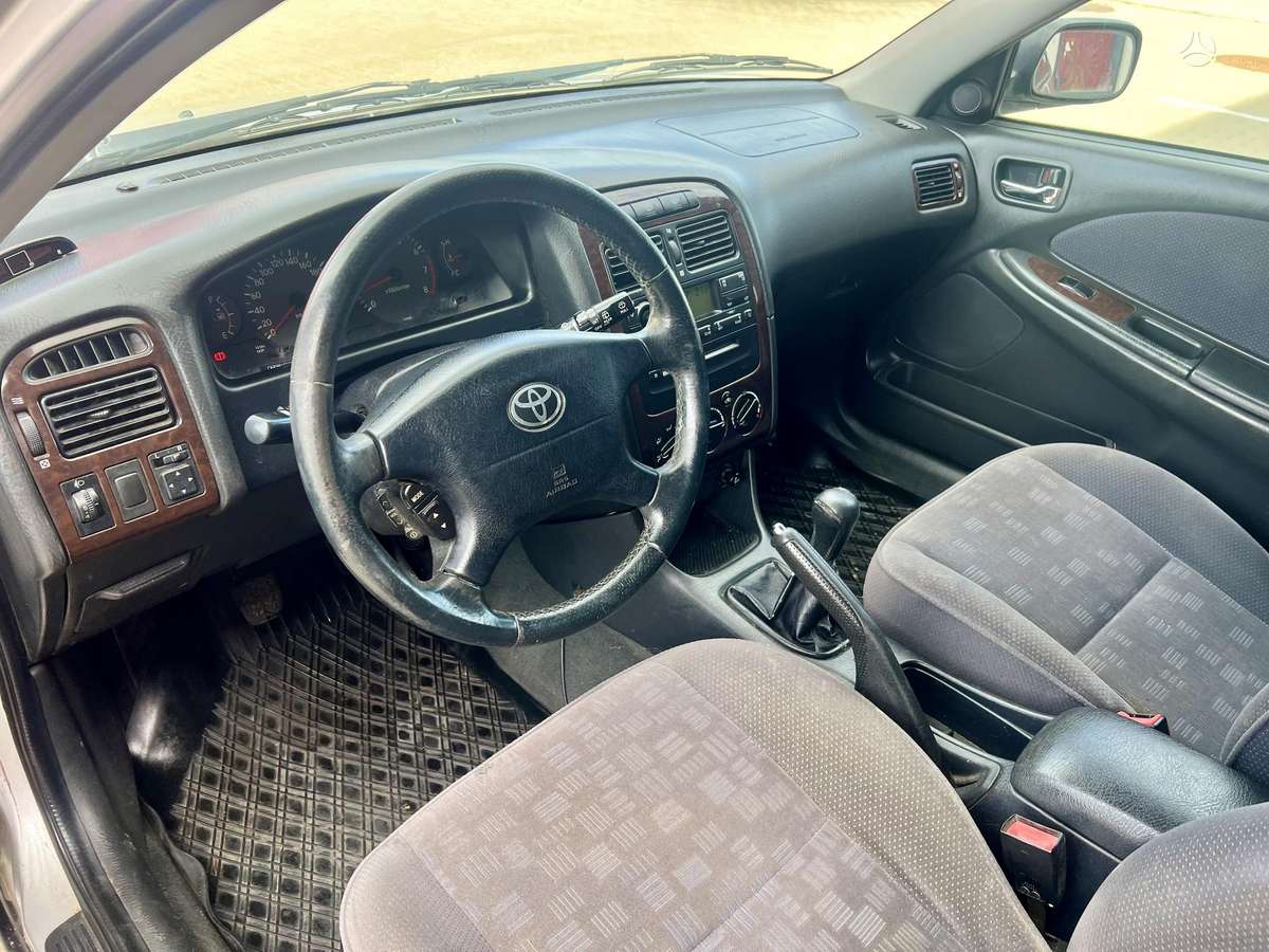 Toyota Avensis, 2.0 l., hatchback
