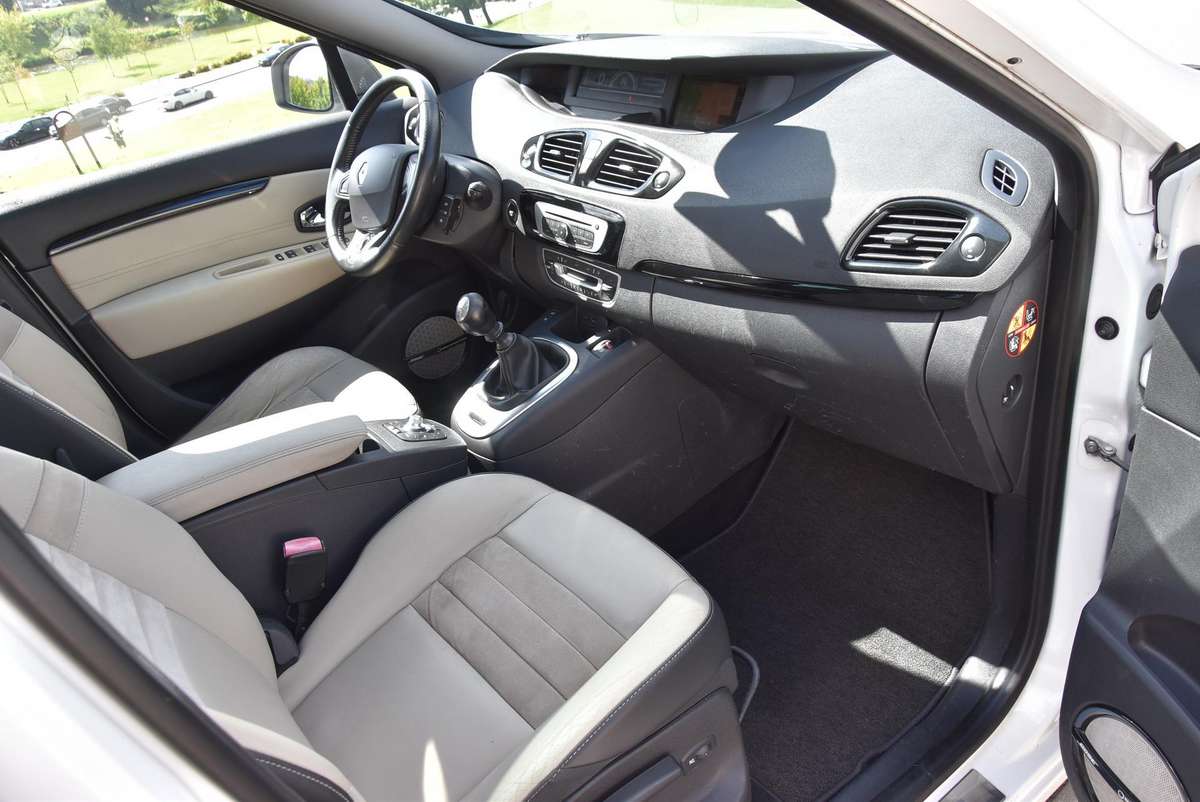 Renault Grand Scenic - 10
