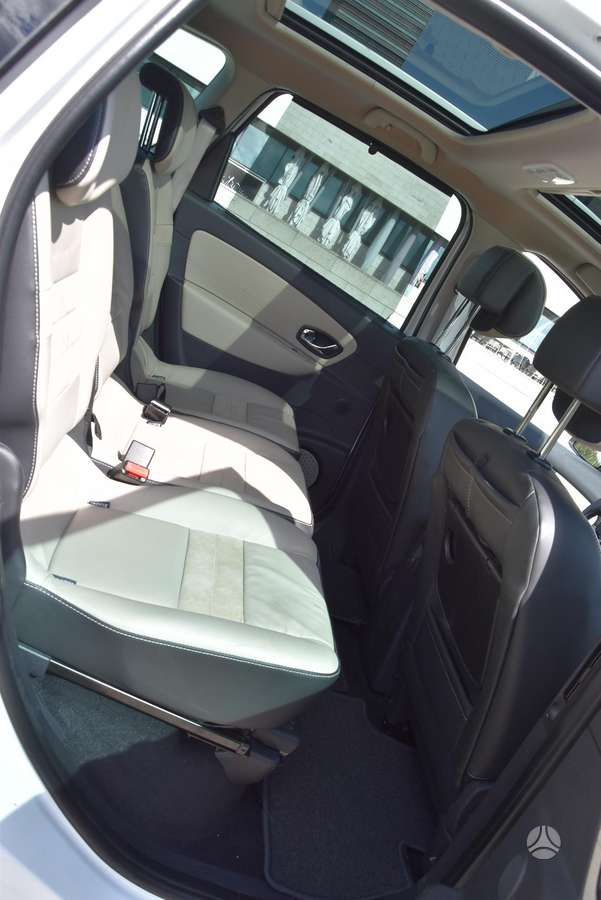 Renault Grand Scenic - 11
