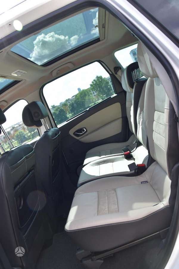 Renault Grand Scenic - 12