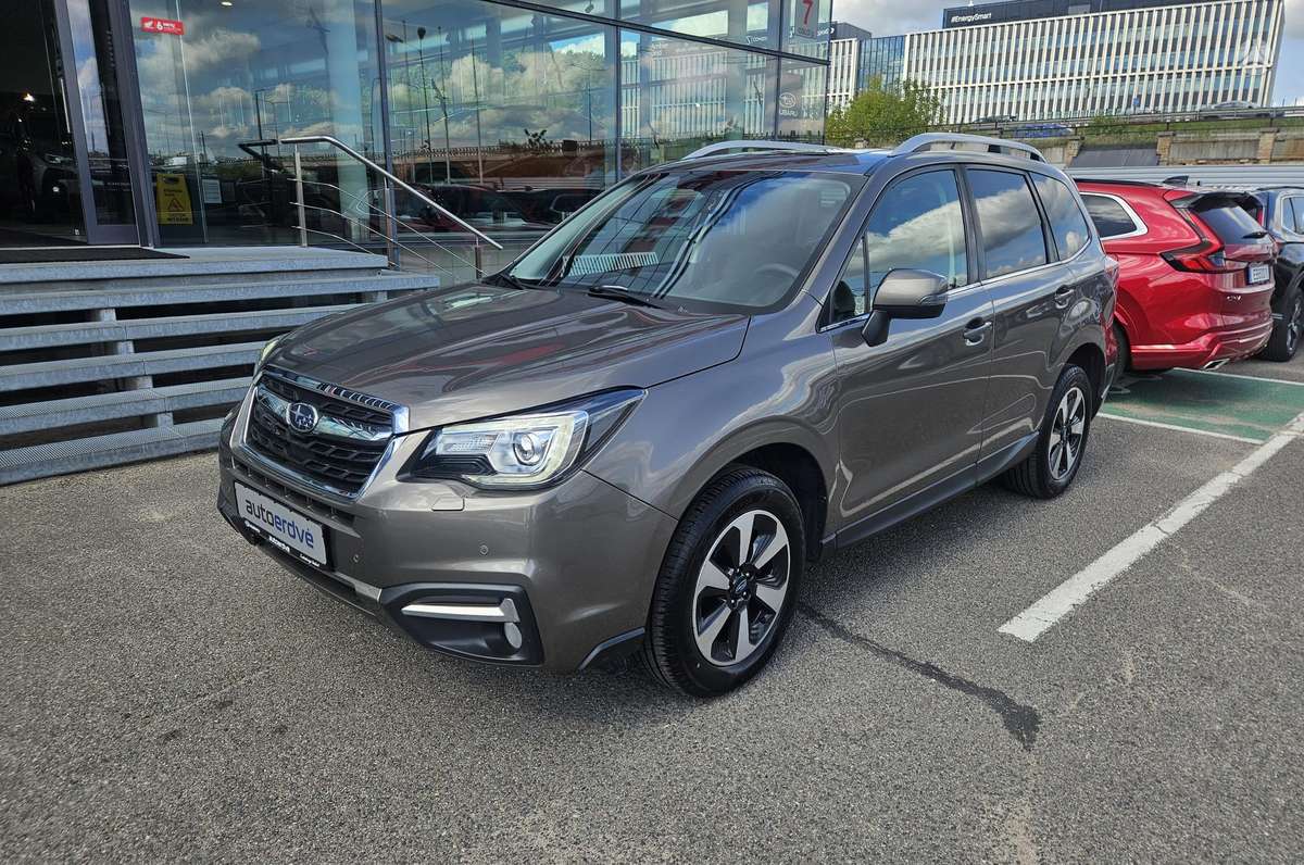 Subaru Forester, 2.0 l., off-road / crossover