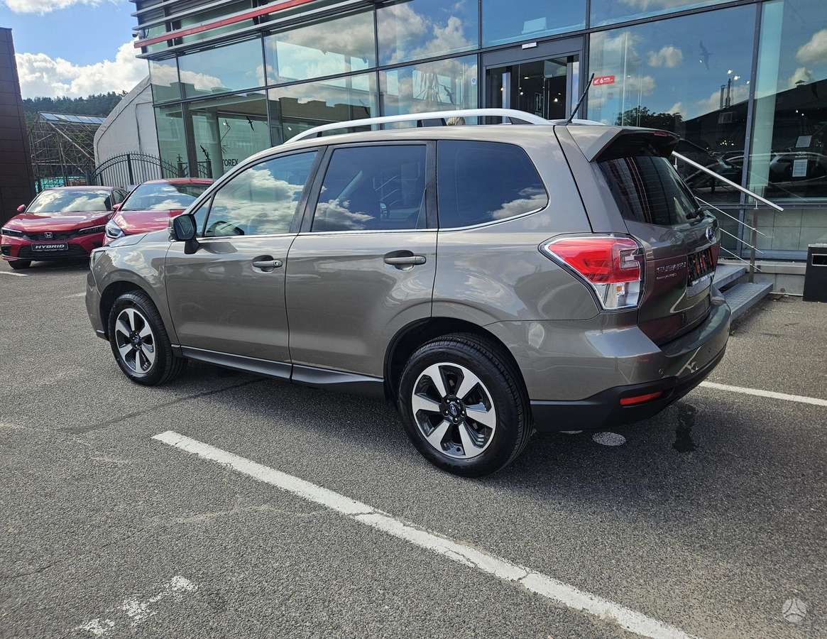 Subaru Forester, 2.0 l., off-road / crossover