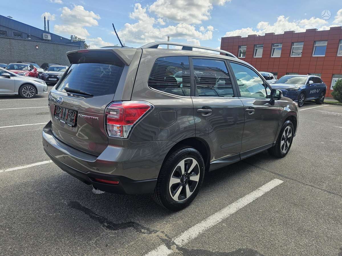 Subaru Forester, 2.0 l., off-road / crossover