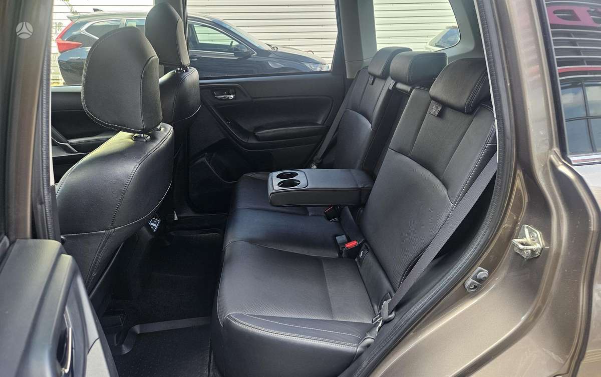 Subaru Forester, 2.0 l., off-road / crossover